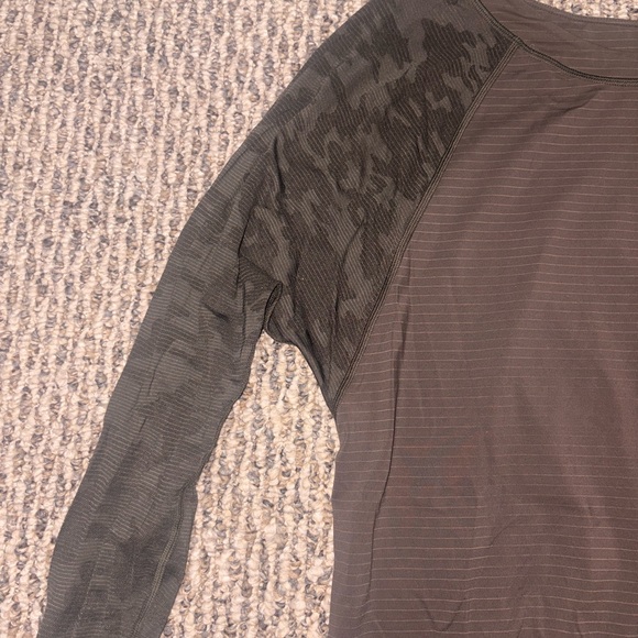 Lululemon Athletica Long Sleeve Top - Picture 3 of 9